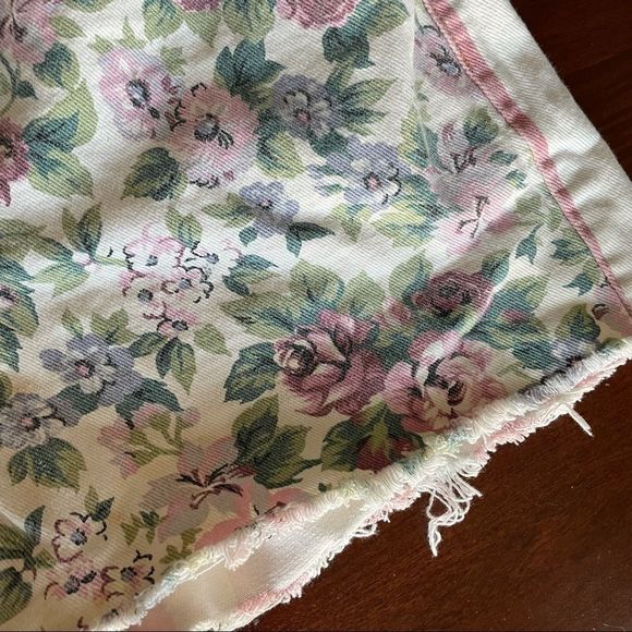 Vintage Not Guilty Red Stripe Flowers Jean Shorts - Picture 12 of 14